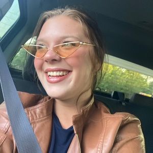 Meet your Posher, Hannah